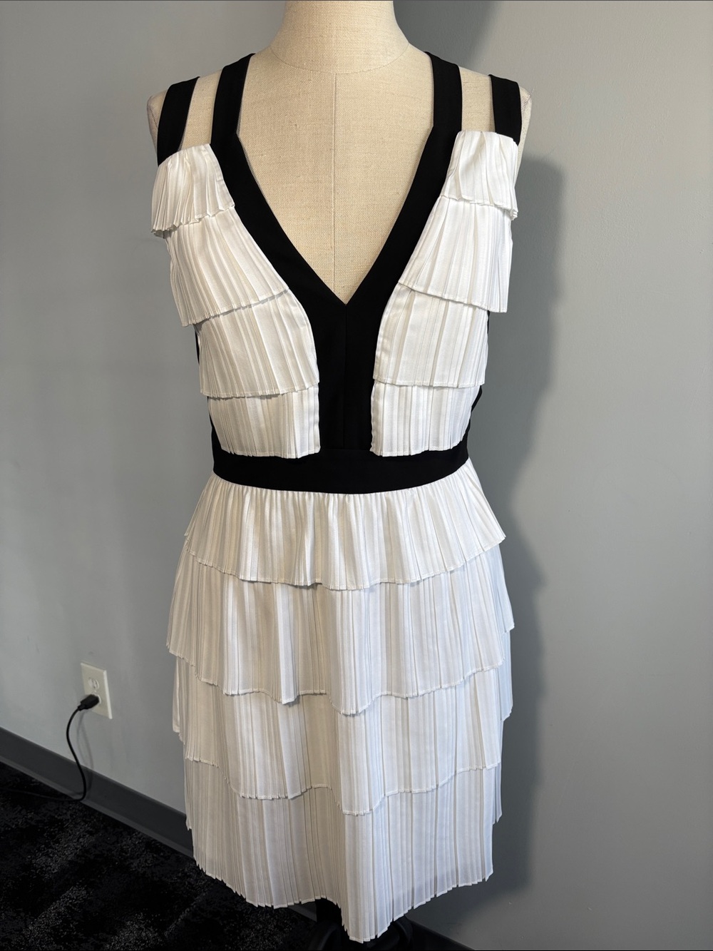 BCBGMaxAzria White Pleated Tiered Mini Dress with Black Trim - Picture 2 of 4
